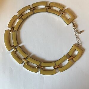 Yellow enamel choker